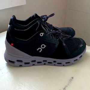 Womens On Cloudstratus running shoes black/lavender size 7.5